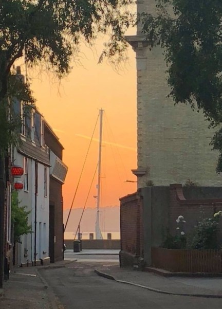 DE33A8C5-C272-453F-8AA4-8A11E16F9628